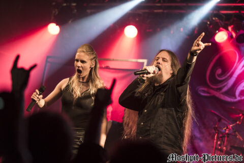 Konzertfotos von Leaves Eyes auf der Tour of the Dragonhead 2018