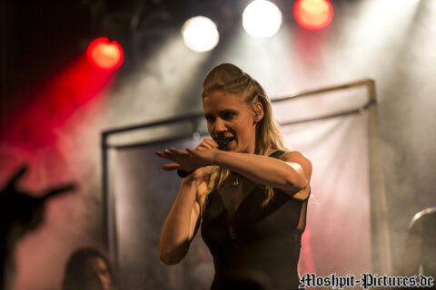Konzertfotos von Leaves Eyes auf der Tour of the Dragonhead 2018