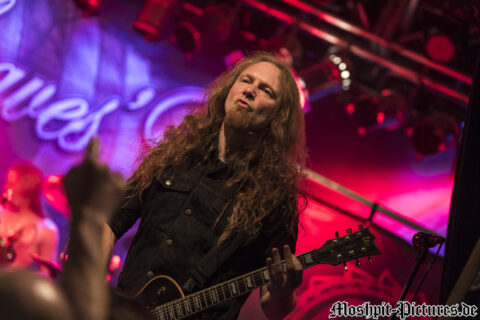 Konzertfotos von Leaves Eyes auf der Tour of the Dragonhead 2018