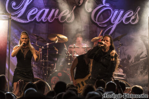 Konzertfotos von Leaves Eyes auf der Tour of the Dragonhead 2018