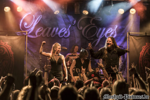 Konzertfotos von Leaves Eyes auf der Tour of the Dragonhead 2018