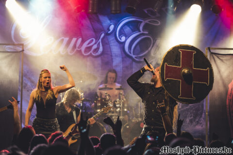 Konzertfotos von Leaves Eyes auf der Tour of the Dragonhead 2018