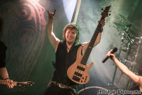 Konzertfotos von Leaves Eyes auf der Tour of the Dragonhead 2018