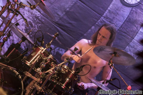 Konzertfotos von Leaves Eyes auf der Tour of the Dragonhead 2018
