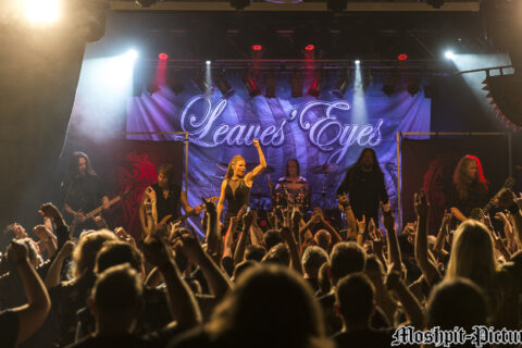 Konzertfotos von Leaves Eyes auf der Tour of the Dragonhead 2018