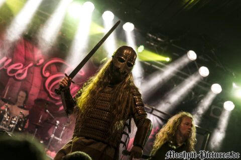 Konzertfotos von Leaves Eyes auf der Tour of the Dragonhead 2018