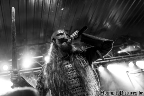 Konzertfotos von Leaves Eyes auf der Tour of the Dragonhead 2018