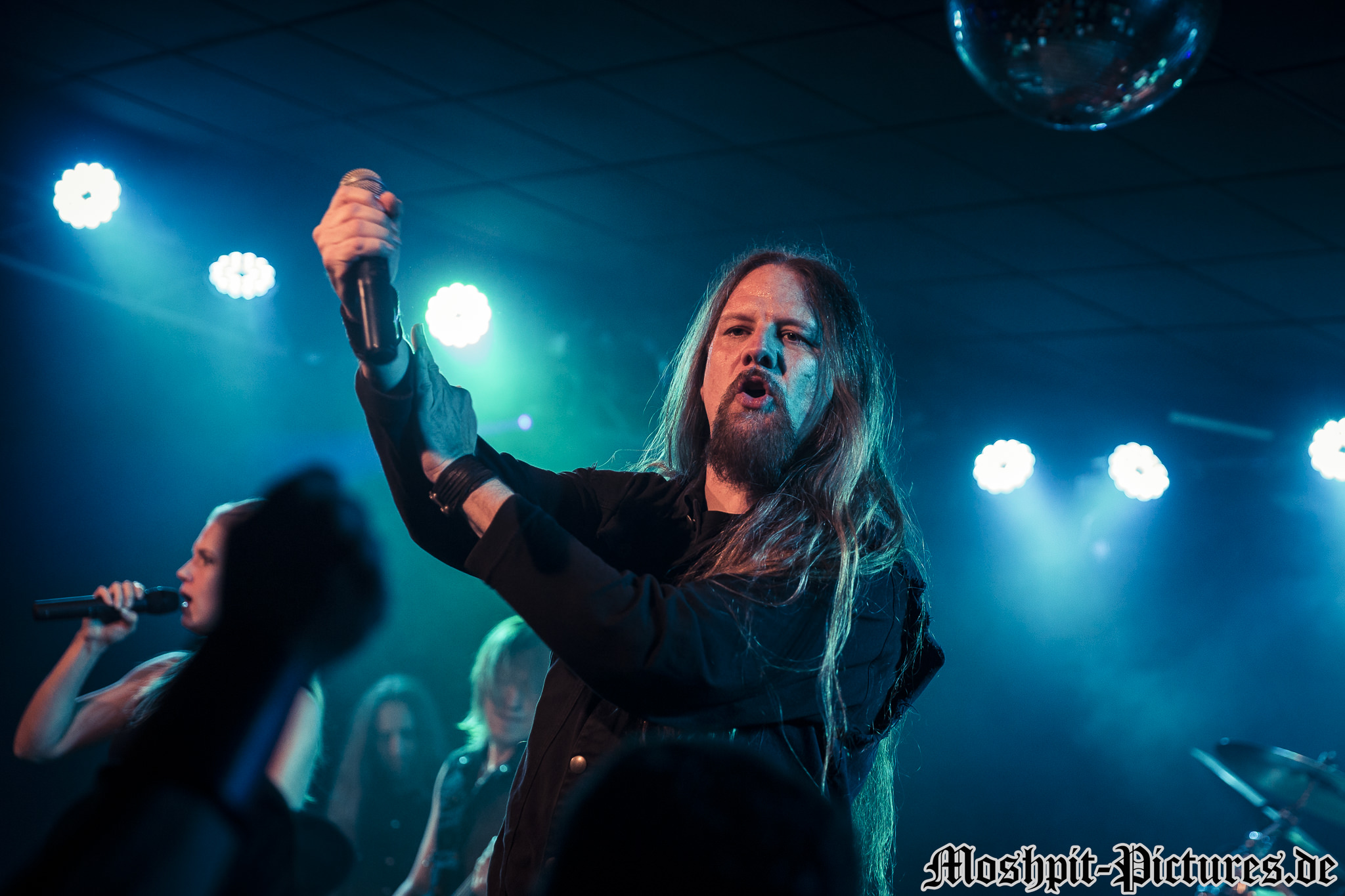 Leaves-Eyes-Kubaner-Live-Club-250418-0560