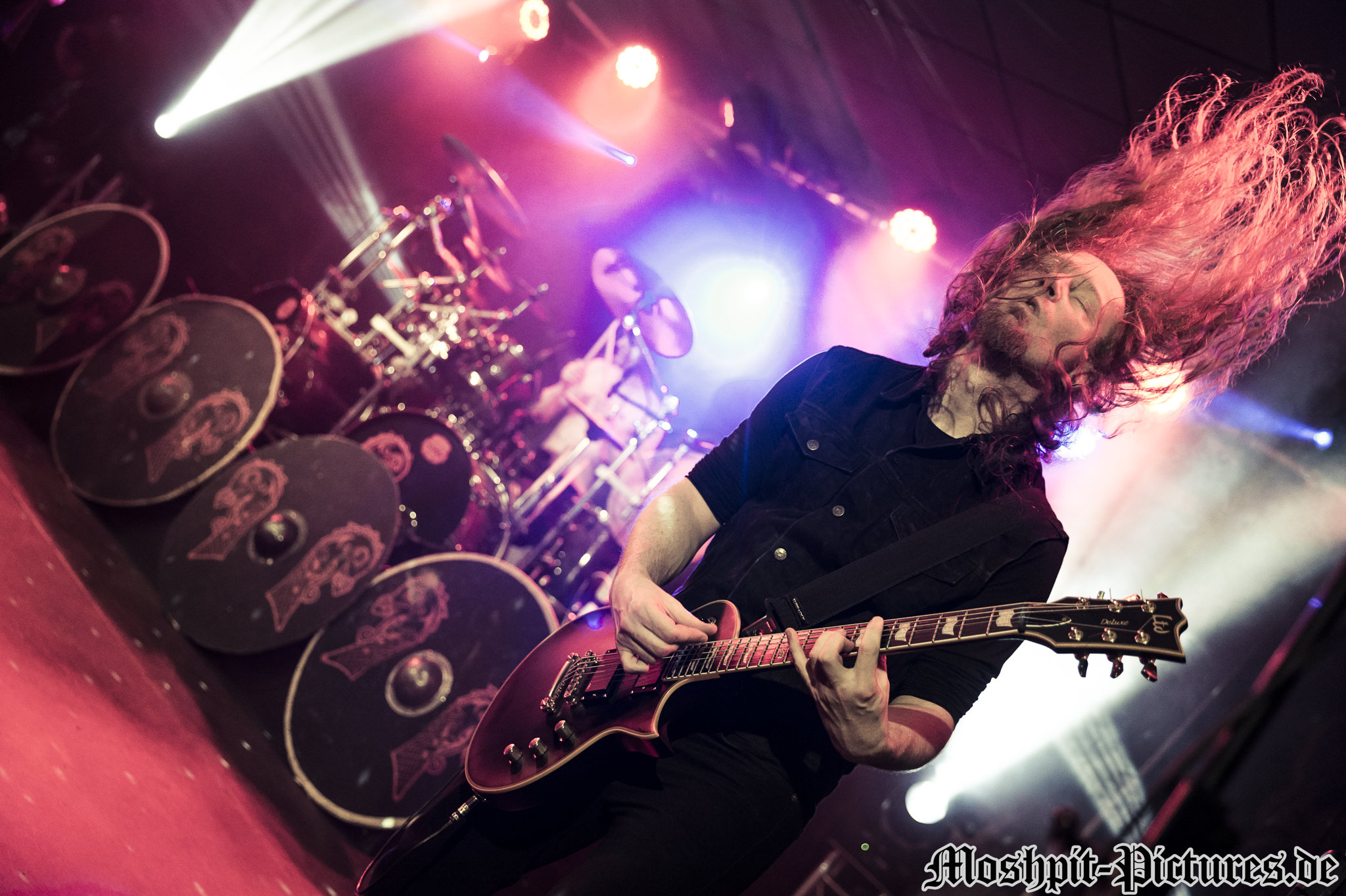 Leaves-Eyes-Kubaner-Live-Club-250418-0615