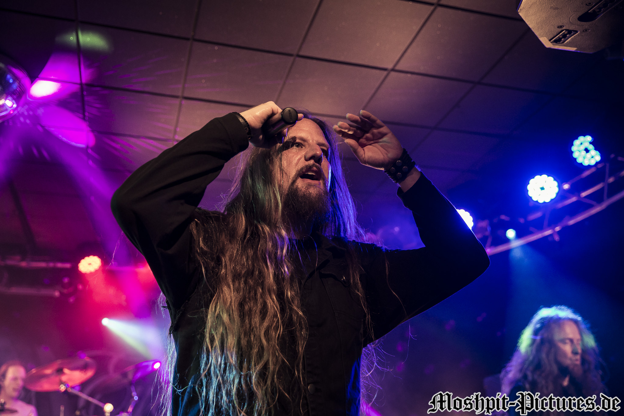 Leaves-Eyes-Kubaner-Live-Club-250418-0628