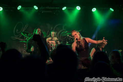 Konzertfotos von Leaves Eyes auf der Tour of the Dragonhead 2018