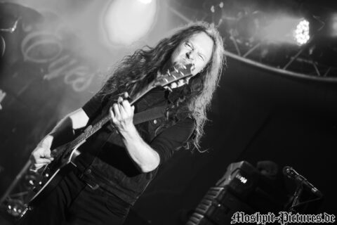 Konzertfotos von Leaves Eyes auf der Tour of the Dragonhead 2018