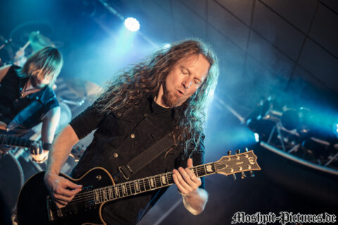 Konzertfotos von Leaves Eyes auf der Tour of the Dragonhead 2018