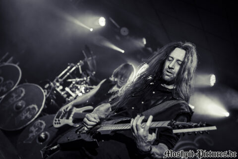 Konzertfotos von Leaves Eyes auf der Tour of the Dragonhead 2018