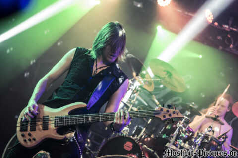 Konzertfotos von Leaves Eyes auf der Tour of the Dragonhead 2018