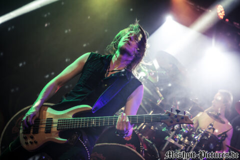 Konzertfotos von Leaves Eyes auf der Tour of the Dragonhead 2018