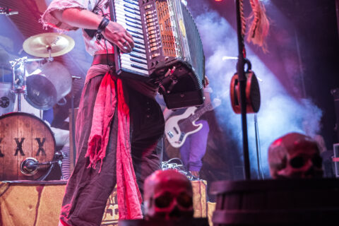 Mr. Hurley und die Pulveraffen