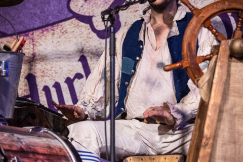 Mr. Hurley und die Pulveraffen