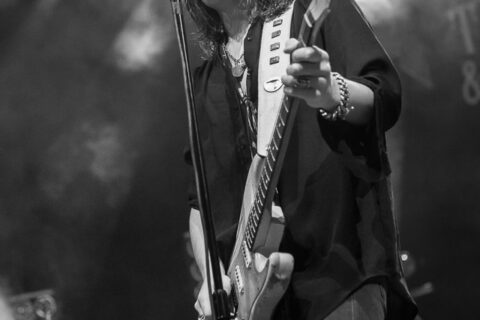 Tyler Bryant & The Shakedown