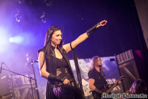 Unleash-the-Archer-2017-koeln-MAI_1085