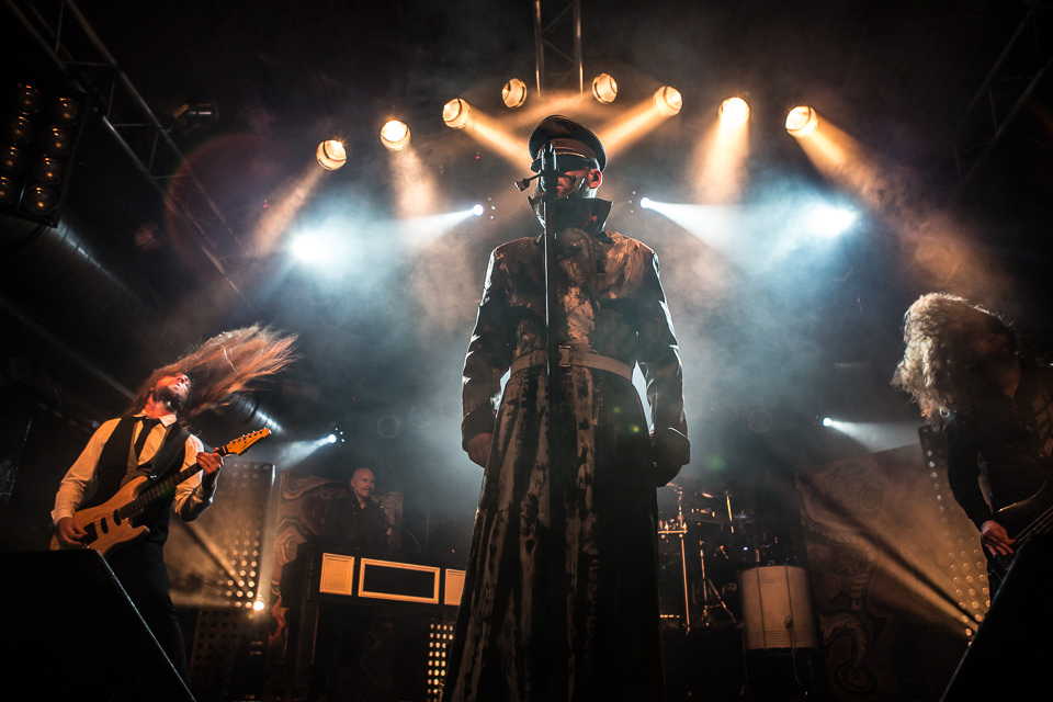 Die Apokalyptischen Reiter live auf der Bühne in der Matrix Bochum während ihrer Tour 2014.